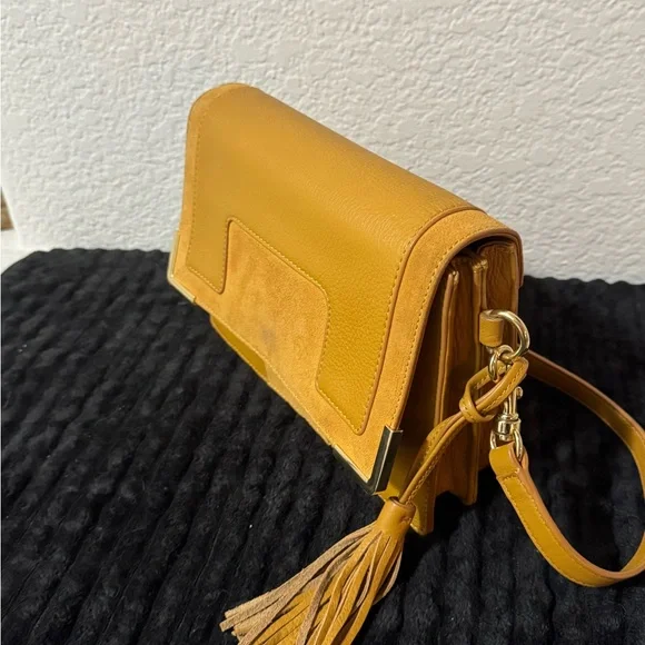 Vince Camuto Hannah Messenger Yellow Shoulder Bag - Picture 9 of 13